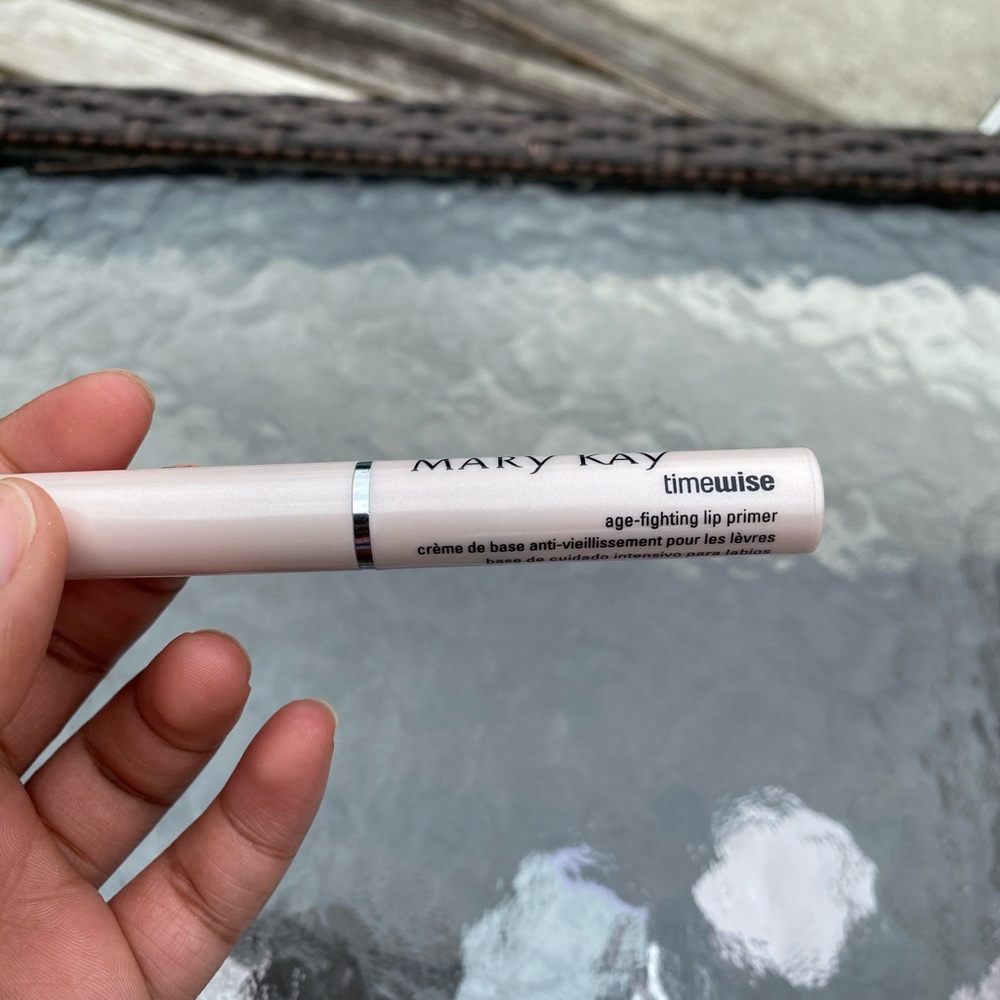 Lip primer